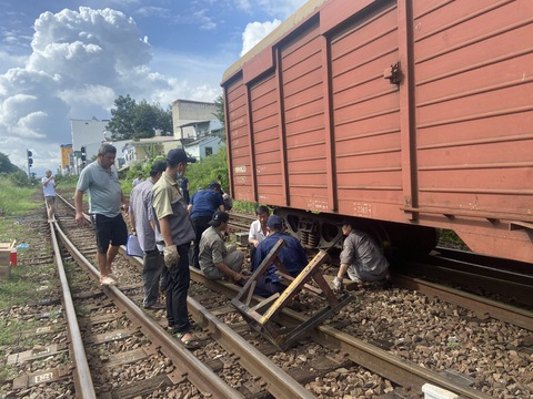 Khắc phục sự cố tàu hàng trật bánh ở Nha Trang, thông tuyến đường sắt Bắc - Nam - Ảnh 1. Khắc phục sự cố tàu hàng trật bánh ở Nha Trang, thông tuyến đường sắt Bắc - Nam - Ảnh 1.