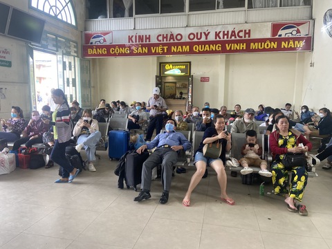 Khắc phục sự cố tàu hàng trật bánh ở Nha Trang, thông tuyến đường sắt Bắc - Nam - Ảnh 2. Khắc phục sự cố tàu hàng trật bánh ở Nha Trang, thông tuyến đường sắt Bắc - Nam - Ảnh 2.