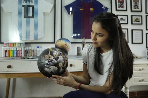 Triển lãm nghệ thuật lấy cảm hứng từ World Cup Qatar 2022 - Ảnh 1. Triển lãm nghệ thuật lấy cảm hứng từ World Cup Qatar 2022 - Ảnh 1.