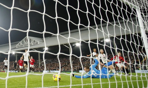 Ngôi sao 18 tuổi ghi bàn phút 90+3 giúp Manchester United giành 3 điểm - Ảnh 3. Ngôi sao 18 tuổi ghi bàn phút 90+3 giúp Manchester United giành 3 điểm - Ảnh 3.