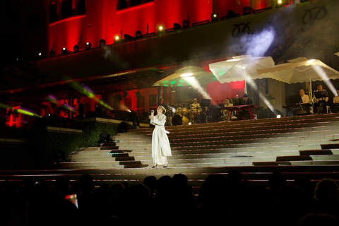 Love Songs - Love Vietnam đầu tiên của Hồ Ngọc Hà diễn ra trong đêm mưa Đà Lạt - Ảnh 3. Love Songs - Love Vietnam đầu tiên của Hồ Ngọc Hà diễn ra trong đêm mưa Đà Lạt - Ảnh 3.
