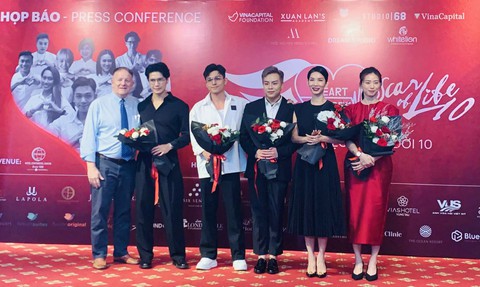Bán đấu giá cuốn sổ có chữ ký của dàn diễn viên The Old Guard 2 gây quỹ - Ảnh 1. Bán đấu giá cuốn sổ có chữ ký của dàn diễn viên The Old Guard 2 gây quỹ - Ảnh 1.