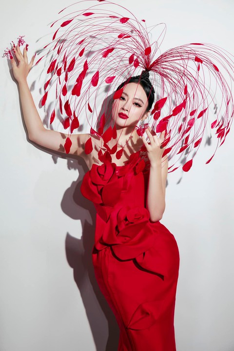 Ảnh vui sao Việt 14-11: Hà Hồ hứa bớt đanh đá mừng sinh nhật Kim Lý - Ảnh 2. Ảnh vui sao Việt 14-11: Hà Hồ hứa bớt đanh đá mừng sinh nhật Kim Lý - Ảnh 2.