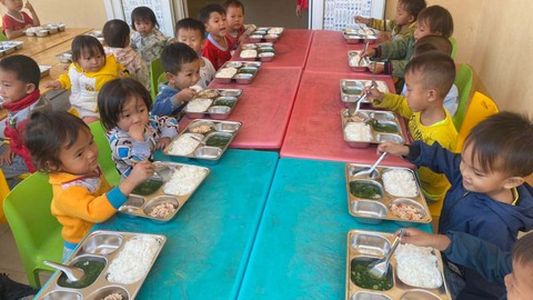 Cùng nhau nuôi em Mường Lát - Ảnh 1. Cùng nhau nuôi em Mường Lát - Ảnh 1.