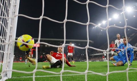Ngôi sao 18 tuổi ghi bàn phút 90+3 giúp Manchester United giành 3 điểm - Ảnh 2. Ngôi sao 18 tuổi ghi bàn phút 90+3 giúp Manchester United giành 3 điểm - Ảnh 2.