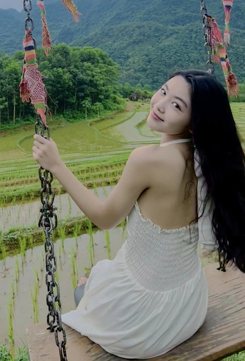 Lọ Lem nhà MC Quyền Linh khoe sắc hoa hậu tương lai qua ảnh chụp vội của mẹ - Ảnh 4. Lọ Lem nhà MC Quyền Linh khoe sắc hoa hậu tương lai qua ảnh chụp vội của mẹ - Ảnh 4.
