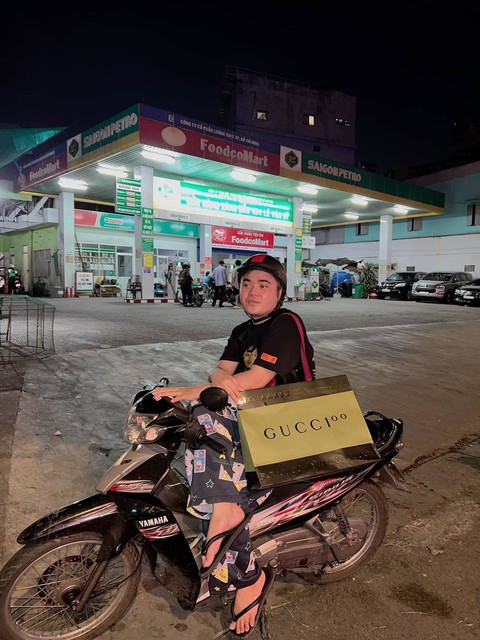 Người dân làm gì ở cây xăng? - Ảnh 7. Người dân làm gì ở cây xăng? - Ảnh 7.