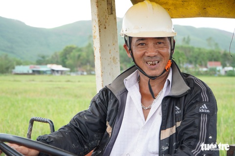 Thú vị xem nông dân xứ Quảng tranh tài cày ruộng - Ảnh 5. Thú vị xem nông dân xứ Quảng tranh tài cày ruộng - Ảnh 5.