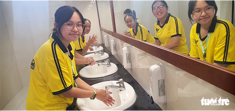 Trường công lập ở TP.HCM có nhà vệ sinh đẹp như khách sạn - Ảnh 4. Trường công lập ở TP.HCM có nhà vệ sinh đẹp như khách sạn - Ảnh 4.