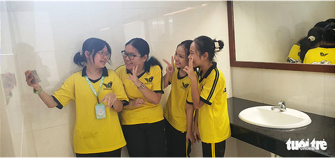 Trường công lập ở TP.HCM có nhà vệ sinh đẹp như khách sạn - Ảnh 6. Trường công lập ở TP.HCM có nhà vệ sinh đẹp như khách sạn - Ảnh 6.