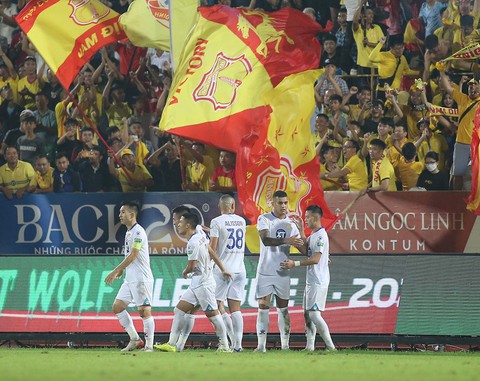 V-League tôn vinh giá trị... ngược - Ảnh 2. V-League tôn vinh giá trị... ngược - Ảnh 2.