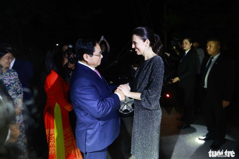 Thủ tướng Phạm Minh Chính hái bưởi Diễn tặng Thủ tướng New Zealand Jacinda Ardern - Ảnh 7. Thủ tướng Phạm Minh Chính hái bưởi Diễn tặng Thủ tướng New Zealand Jacinda Ardern - Ảnh 7.