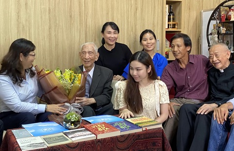 Nhà nghiên cứu Nguyễn Đình Đầu bán toàn bộ tác quyền - Ảnh 2. Nhà nghiên cứu Nguyễn Đình Đầu bán toàn bộ tác quyền - Ảnh 2.