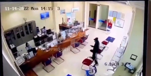 Truy bắt đối tượng nghi mang theo súng cướp ngân hàng tại Thái Nguyên - Ảnh 1. Truy bắt đối tượng nghi mang theo súng cướp ngân hàng tại Thái Nguyên - Ảnh 1.