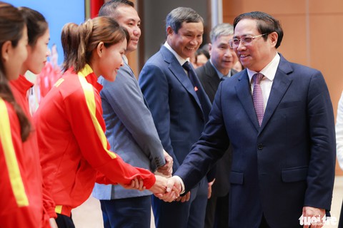 Thủ tướng Phạm Minh Chính tặng áo tuyển nữ Việt Nam cho Thủ tướng New Zealand - Ảnh 3. Thủ tướng Phạm Minh Chính tặng áo tuyển nữ Việt Nam cho Thủ tướng New Zealand - Ảnh 3.