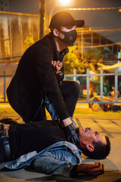 S Quang Ngọc gây choáng với web drama về Hiệp sĩ bóng đêm - Ảnh 2. S Quang Ngọc gây choáng với web drama về Hiệp sĩ bóng đêm - Ảnh 2.