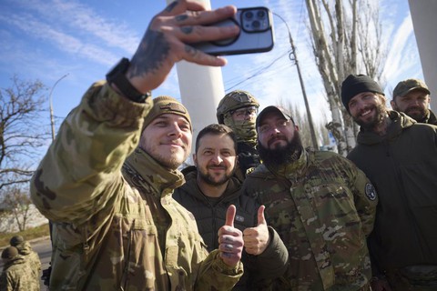 Điện Kremlin từ chối bình luận việc ông Zelensky thăm Kherson: Đó là lãnh thổ Nga’ - Ảnh 1. Điện Kremlin từ chối bình luận việc ông Zelensky thăm Kherson: Đó là lãnh thổ Nga’ - Ảnh 1.
