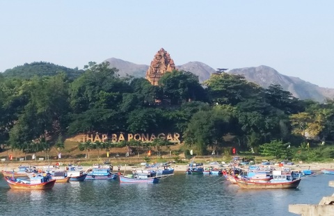 Vì sao Khánh Hòa hỗ trợ học phí cho học sinh toàn tỉnh chỉ 5 tháng trong niên học? - Ảnh 2. Vì sao Khánh Hòa hỗ trợ học phí cho học sinh toàn tỉnh chỉ 5 tháng trong niên học? - Ảnh 2.