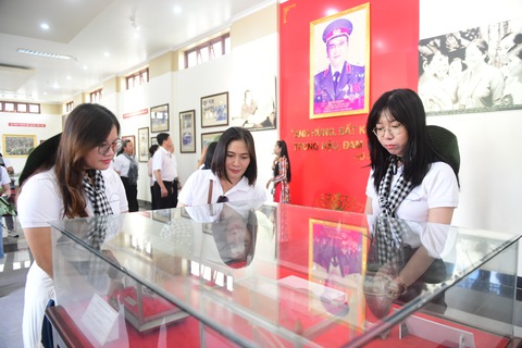 Đoàn báo chí TP.HCM khởi hành về nguồn Hành trình đất phương Nam - Ảnh 2. Đoàn báo chí TP.HCM khởi hành về nguồn Hành trình đất phương Nam - Ảnh 2.