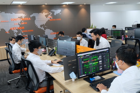Giá quá rẻ, khối ngoại gom mạnh cổ phiếu Việt - Ảnh 1. Giá quá rẻ, khối ngoại gom mạnh cổ phiếu Việt - Ảnh 1.
