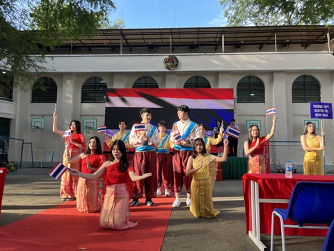 Tổ chức dạy học lịch sử như show quảng bá văn hóa du lịch - Ảnh 3. Tổ chức dạy học lịch sử như show quảng bá văn hóa du lịch - Ảnh 3.