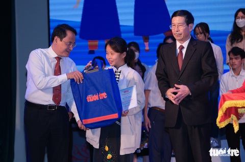 Ngày đêm chiến đấu với bệnh tật, bông hoa núi rừng khát khao học tập - Ảnh 10. Ngày đêm chiến đấu với bệnh tật, bông hoa núi rừng khát khao học tập - Ảnh 10.