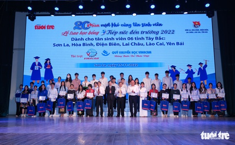 Ngày đêm chiến đấu với bệnh tật, bông hoa núi rừng khát khao học tập - Ảnh 15. Ngày đêm chiến đấu với bệnh tật, bông hoa núi rừng khát khao học tập - Ảnh 15.