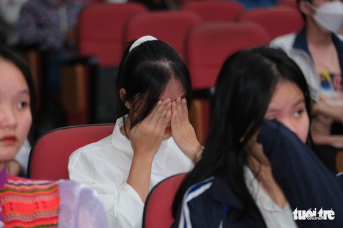 Ngày đêm chiến đấu với bệnh tật, bông hoa núi rừng khát khao học tập - Ảnh 7. Ngày đêm chiến đấu với bệnh tật, bông hoa núi rừng khát khao học tập - Ảnh 7.