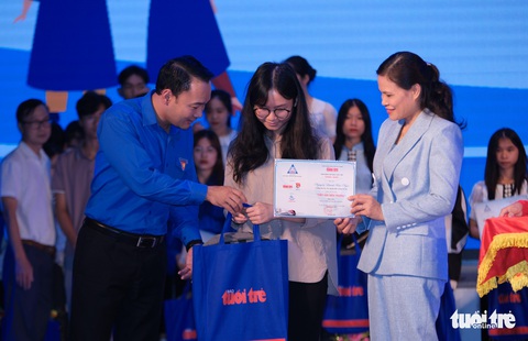 Ngày đêm chiến đấu với bệnh tật, bông hoa núi rừng khát khao học tập - Ảnh 11. Ngày đêm chiến đấu với bệnh tật, bông hoa núi rừng khát khao học tập - Ảnh 11.