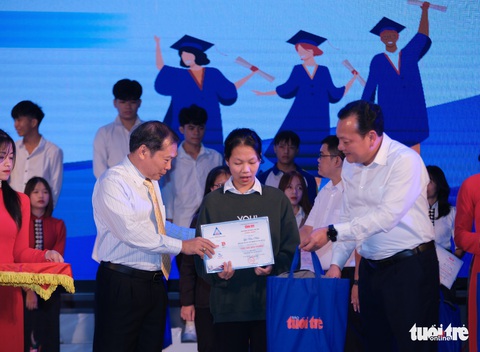 Ngày đêm chiến đấu với bệnh tật, bông hoa núi rừng khát khao học tập - Ảnh 12. Ngày đêm chiến đấu với bệnh tật, bông hoa núi rừng khát khao học tập - Ảnh 12.