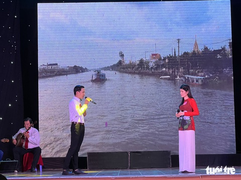 Hội Nhà báo tỉnh Bến Tre nhất vòng bán kết Tiếng hát người làm báo - Ảnh 2. Hội Nhà báo tỉnh Bến Tre nhất vòng bán kết Tiếng hát người làm báo - Ảnh 2.