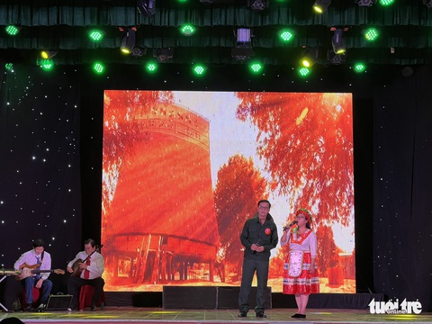 Hội Nhà báo tỉnh Bến Tre nhất vòng bán kết Tiếng hát người làm báo - Ảnh 1. Hội Nhà báo tỉnh Bến Tre nhất vòng bán kết Tiếng hát người làm báo - Ảnh 1.
