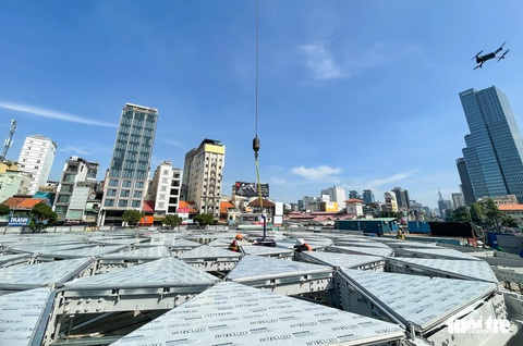 Giếng trời khổng lồ hình hoa sen của ga Bến Thành đã thành hình - Ảnh 7. Giếng trời khổng lồ hình hoa sen của ga Bến Thành đã thành hình - Ảnh 7.