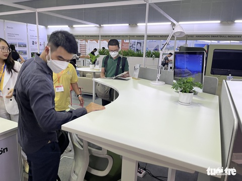 Nhiều ngành nghề hồi phục nhưng doanh thu các doanh nghiệp lớn vẫn sụt giảm - Ảnh 1. Nhiều ngành nghề hồi phục nhưng doanh thu các doanh nghiệp lớn vẫn sụt giảm - Ảnh 1.
