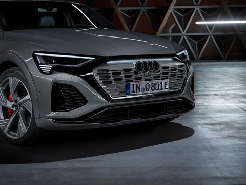 Audi đổi mới logo theo trào lưu đơn giản là đẹp nhất - Ảnh 2. Audi đổi mới logo theo trào lưu đơn giản là đẹp nhất - Ảnh 2.