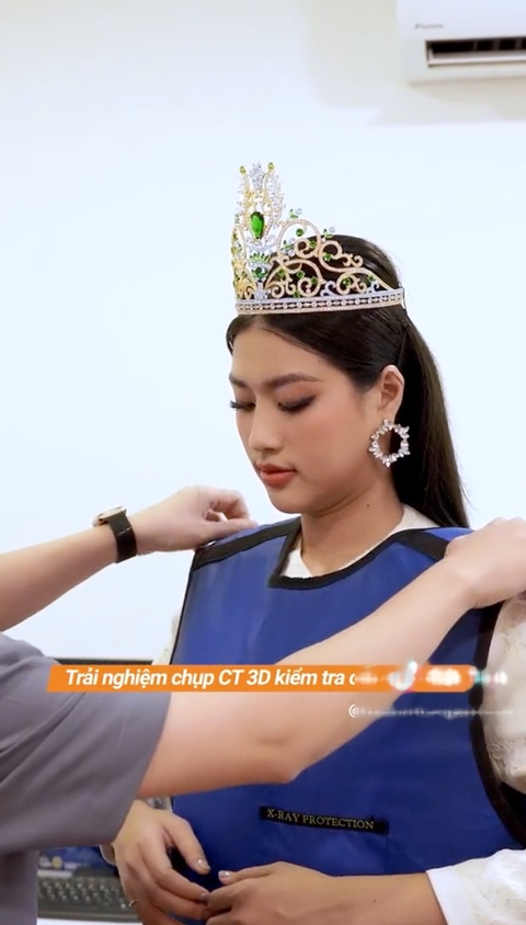 Hoa hậu Thiên Ân đội cả vương miện đi... sửa mũi - Ảnh 2. Hoa hậu Thiên Ân đội cả vương miện đi... sửa mũi - Ảnh 2.