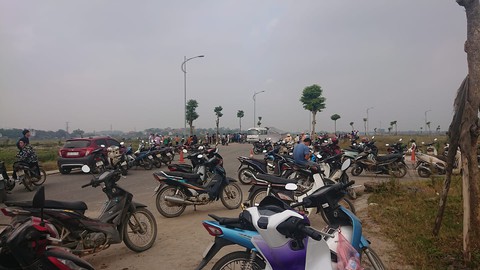 Hai nhóm nam sinh đuổi đánh nhau, một em nhảy xuống sông trốn tử vong - Ảnh 1. Hai nhóm nam sinh đuổi đánh nhau, một em nhảy xuống sông trốn tử vong - Ảnh 1.