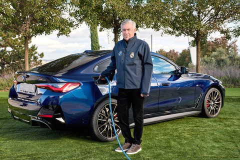 Dàn sao Real Madrid được tặng xe điện BMW đời mới: Quả bóng vàng 2022 chọn i4 - Ảnh 3. Dàn sao Real Madrid được tặng xe điện BMW đời mới: Quả bóng vàng 2022 chọn i4 - Ảnh 3.