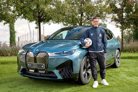 Dàn sao Real Madrid được tặng xe điện BMW đời mới: Quả bóng vàng 2022 chọn i4 - Ảnh 2. Dàn sao Real Madrid được tặng xe điện BMW đời mới: Quả bóng vàng 2022 chọn i4 - Ảnh 2.