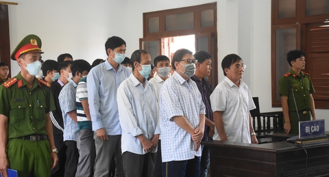 Làm trái trong bồi thường giải phóng mặt bằng, cựu chủ tịch huyện nhận 7 năm tù - Ảnh 1. Làm trái trong bồi thường giải phóng mặt bằng, cựu chủ tịch huyện nhận 7 năm tù - Ảnh 1.