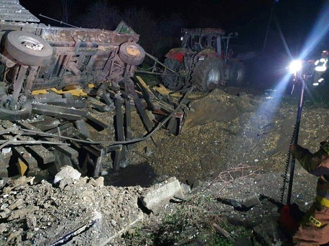Thêm một vật thể bay không xác định từ Ukraine vào Ba Lan- Ảnh 1. Hiện trường vụ tên lửa Ukraine bay vào lãnh thổ Ba Lan hồi tháng 11-2022 - Ảnh: REUTERS