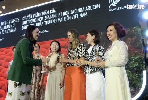 Một ngày bận rộn tại TP.HCM của nữ Thủ tướng New Zealand - Ảnh 6. Một ngày bận rộn tại TP.HCM của nữ Thủ tướng New Zealand - Ảnh 6.