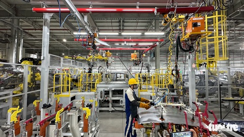 Bên trong nhà máy Hyundai Thành Công số 2: Xuất xưởng 11 xe/giờ, kỳ vọng hết khan xe - Ảnh 3. Bên trong nhà máy Hyundai Thành Công số 2: Xuất xưởng 11 xe/giờ, kỳ vọng hết khan xe - Ảnh 3.