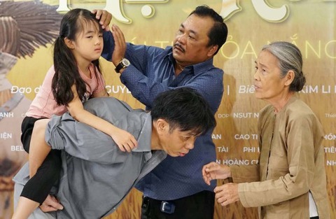 Đạo diễn Phương Điền và phim về phận người thấp bé - Ảnh 1. Đạo diễn Phương Điền và phim về phận người thấp bé - Ảnh 1.