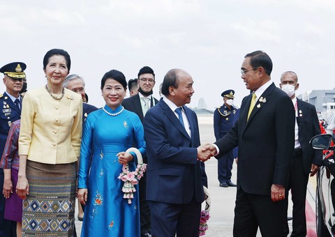 Chủ tịch nước bắt đầu chuyến thăm chính thức Thái Lan - Ảnh 4. Chủ tịch nước bắt đầu chuyến thăm chính thức Thái Lan - Ảnh 4.