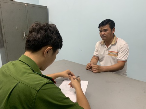 Xe ôm giả làm thượng tá công an, lừa mua đất để chiếm đoạt 1,6 tỉ đồng - Ảnh 1. Xe ôm giả làm thượng tá công an, lừa mua đất để chiếm đoạt 1,6 tỉ đồng - Ảnh 1.