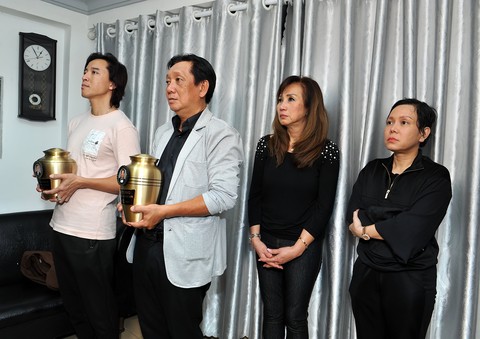Tro cốt nhạc sĩ Lam Phương đã về đến Việt Nam - Ảnh 3. Tro cốt nhạc sĩ Lam Phương đã về đến Việt Nam - Ảnh 3.