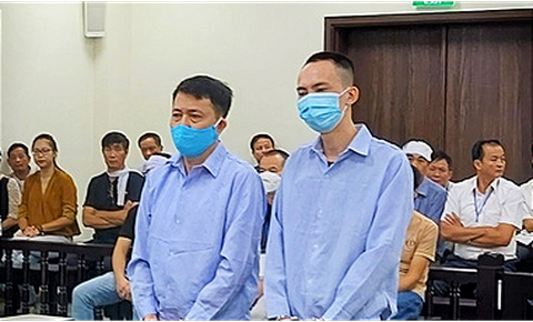 Gọi con nuôi đến đánh chết bạn nhậu vì nghi dùng nước lã thay rượu - Ảnh 1. Gọi con nuôi đến đánh chết bạn nhậu vì nghi dùng nước lã thay rượu - Ảnh 1.
