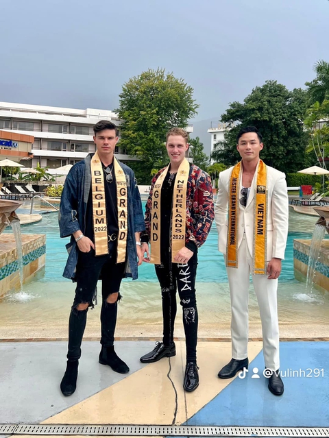 Vũ Linh mang hơn 100kg hành lý dự thi Nam vương Hòa bình quốc tế 2022 - Ảnh 4. Vũ Linh mang hơn 100kg hành lý dự thi Nam vương Hòa bình quốc tế 2022 - Ảnh 4.