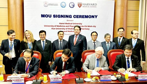 Ba trường đại học y hàng đầu Việt Nam ký hợp tác với đại học y khoa hàng đầu thế giới - Ảnh 1. Ba trường đại học y hàng đầu Việt Nam ký hợp tác với đại học y khoa hàng đầu thế giới - Ảnh 1.